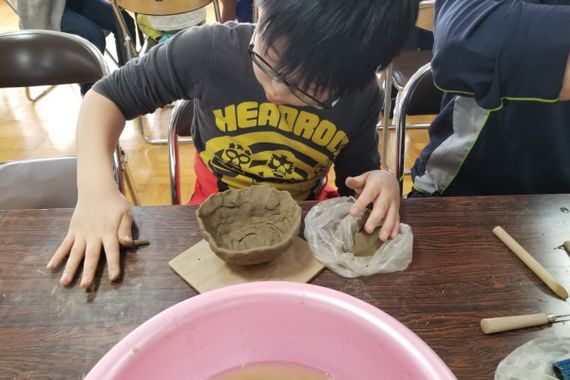 子どもたちの陶芸