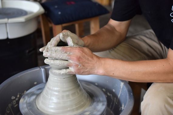 熟練した手つき